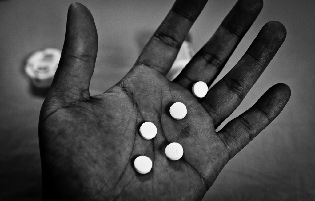 Study Finds Excess Pills Prescribed for Post-Operative Pain - Vimarsana News