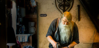 The Lower Your Social Class, the “Wiser” You Are