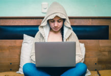 Online Experts on Withdrawal