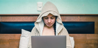 Online Experts on Withdrawal