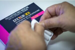 Australians Taking Antidepressants in Record Numbers, but Coming Off Them Can Be 'Frightening' - Vimarsana News