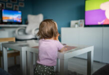 Screen Time Changes How Parents and Children Communicate