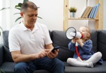 How Smartphones and Social Media Shape Our Expectations and Happiness