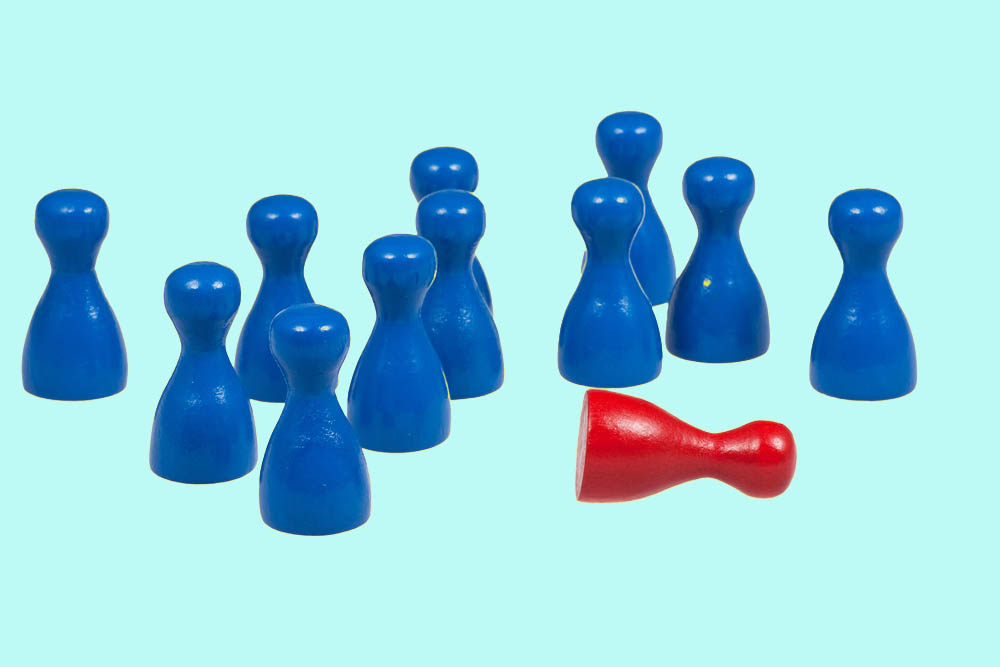 Blue pawns standing up, a single red pawn fallen over